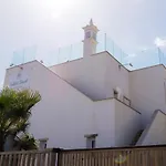 Golden Beach Guest House&Rooftop Bar